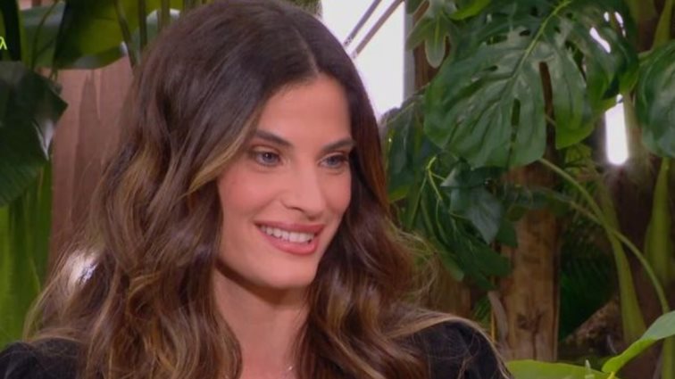 Η Χριστίνα Μπόμπα στην &quot;Ελένη&quot;: &quot;Με αφήνει αδιάφορη το τι λέει ο κόσμος - Έμαθα να ξεπερνάω αυτά που λένε οι άλλοι για μένα&quot;