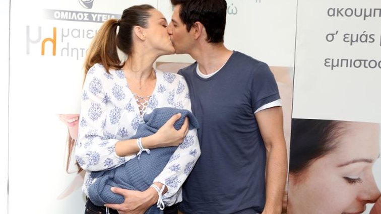 Σάκης Ρουβάς - Κάτια Ζυγούλη: Η έξοδος από το μαιευτήριο με το τέταρτο μωρό τους: Η αποκάλυψη για το όνομα του μικρού