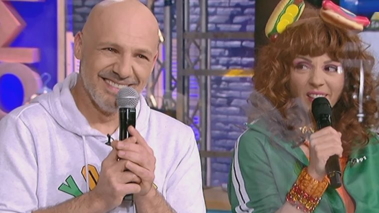 Video Of The Day: Μουτσινάς &amp; Βάνια στο πιο απολαυστικό ντουέτο!