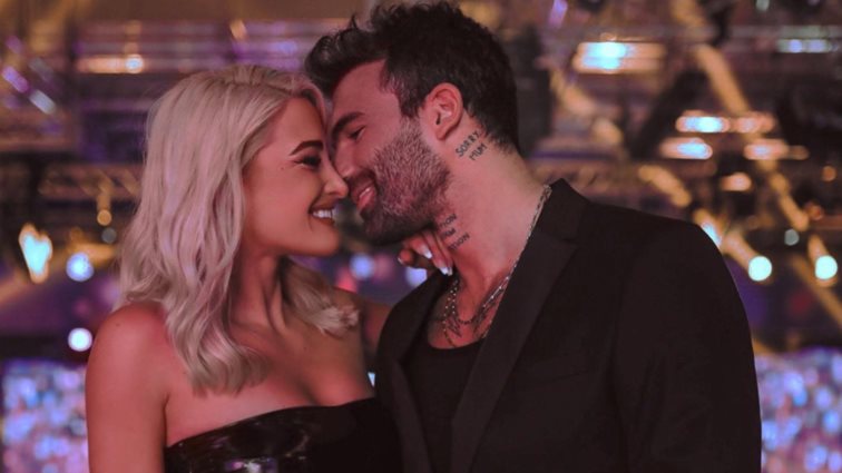 Full in love Ιωάννα Τούνη &amp; Δημήτρης Αλεξανδρου! Η ημίγυμνη φωτογραφία στο τζάκι