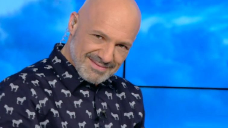 Νίκος Μουτσινάς: Θα κλαίτε από τα γέλια! Δείτε τι συνέβη κατά τη διάρκεια της εκπομπής του
