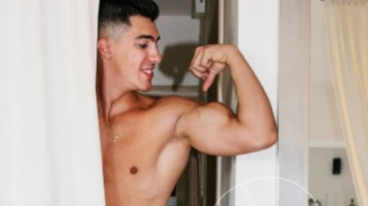 Τάσος Ποτσέπης: Ο «Αγάπη Μόνο» φωτογραφίζεται ολόγυμνος