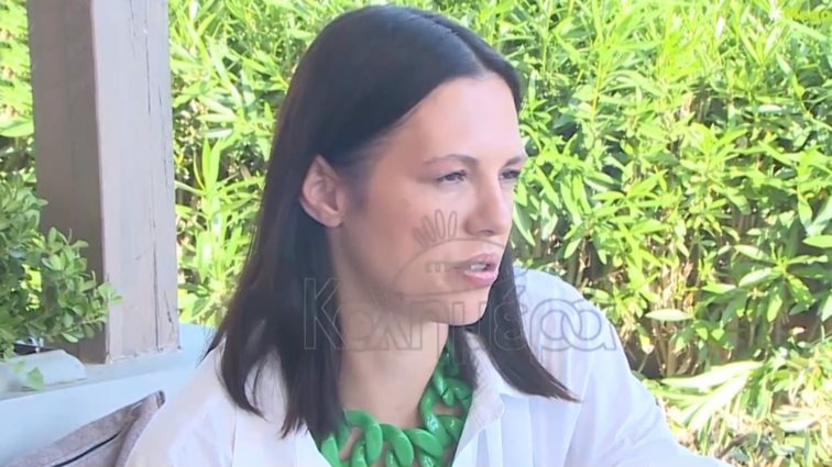 Η Ραμόνα Βλαντή "απασφάλισε": Η "πλαστική" Σοφία Χατζηπαντελή, οι bloggers κρεμάστρες &amp; το "My Style Rocks"