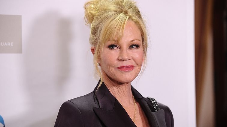 Melanie Griffith: Με ολόσωμο sexy μαγιό στα 60 της χρόνια