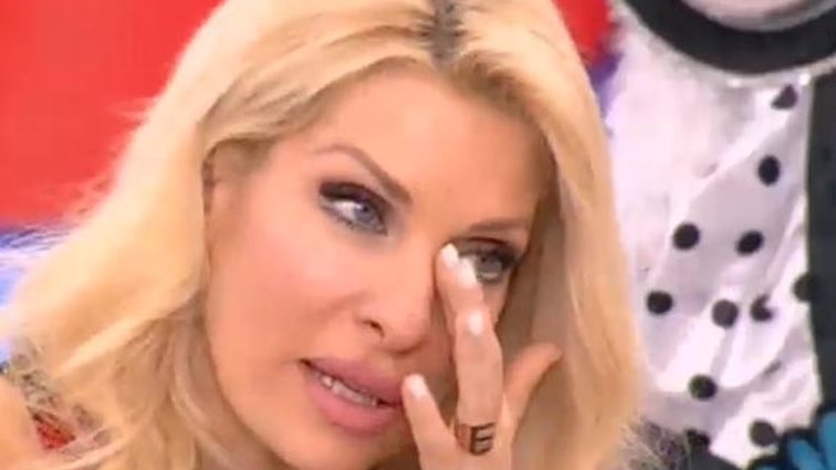 Ελένη Μενεγάκη: Τα δάκρυα στον αέρα της εκπομπής &amp; η ιστορία που την έκανε να λυγίσει: Video