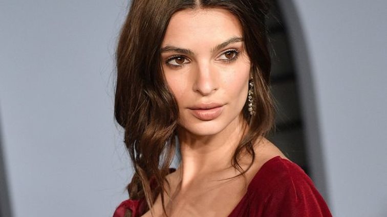 Emily Ratajkowski: Είναι έγκυος; Οι φωτογραφίες που θα σε κάνουν να απορήσεις