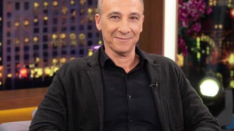 Μίνως Μάτσας: "Μεγάλωσα σε έναν θαυμαστό κόσμο. Ερχόντουσαν άνθρωποι που ήταν καλλιτέχνες"