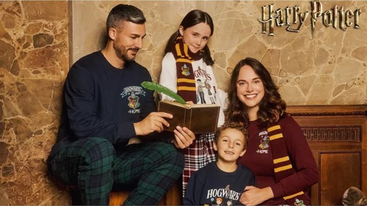 Ο μαγικός κόσμος του Harry Potter γίνεται η έμπνευση για τις πιο ωραίες πιτζάμες των Χριστουγέννων