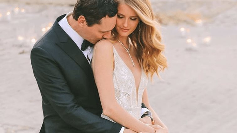 Tiësto 
: Ο πασίγνωστος DJ παντρεύτηκε την 24χρονη αγαπημένη του
