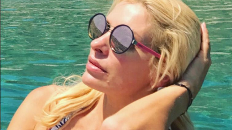 Ελένη Μενεγάκη: Η νέα φωτογραφία με μαγιό κατά τη διάρκεια των διακοπών της