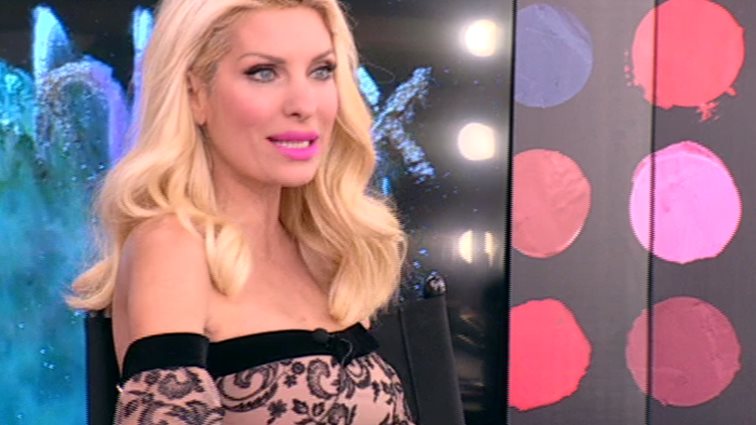 Ελένη Μενεγάκη: Δείτε τις πρώτες φωτογραφίες μετά την προσωρινή διακοπή της εκπομπής της