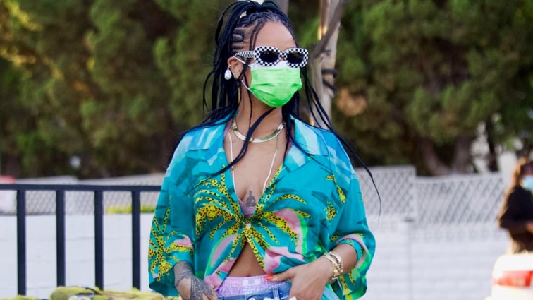 Hollywood Report | Η σπάνια εμφάνιση της Rihanna &amp; η πρώτη εμφάνιση της βασίλισσας Ελισάβετ μετά τον εμβολιασμό