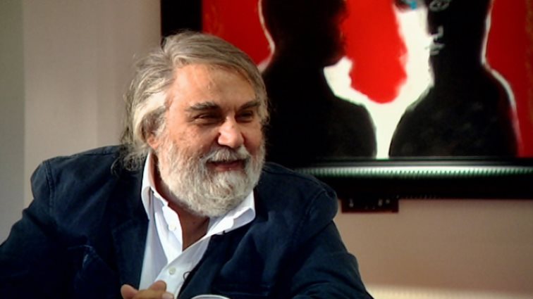 Το COSMOTE HISTORY αποχαιρετά απόψε τον Βαγγέλη Παπαθανασίου