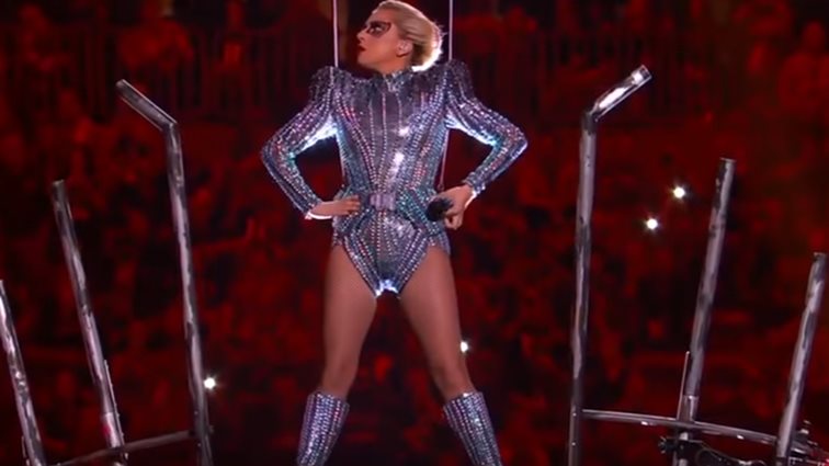 Lady Gaga: Η εντυπωσιακή εμφάνιση στο Super Bowl που συζητάει όλος ο πλανήτης