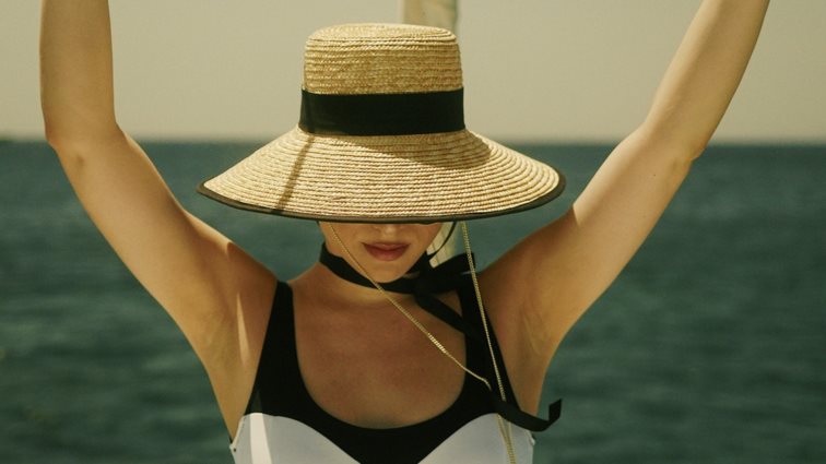 Η Κατερίνα Κακοσαίου κυκλοφορεί την Guitar Version του &quot;Κοίτα Μη Μου Φύγεις και μαγεύει&quot;