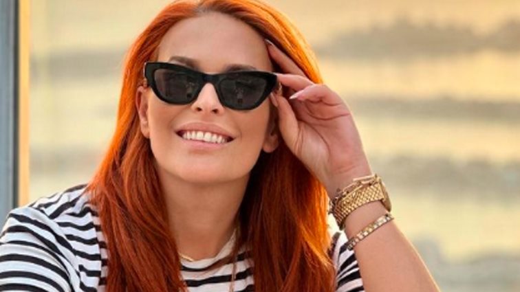 Η Σίσσυ Χρηστίδου και η ευχή για &quot;Καλή Ανάσταση&quot; από το μνήμα της μητέρας της