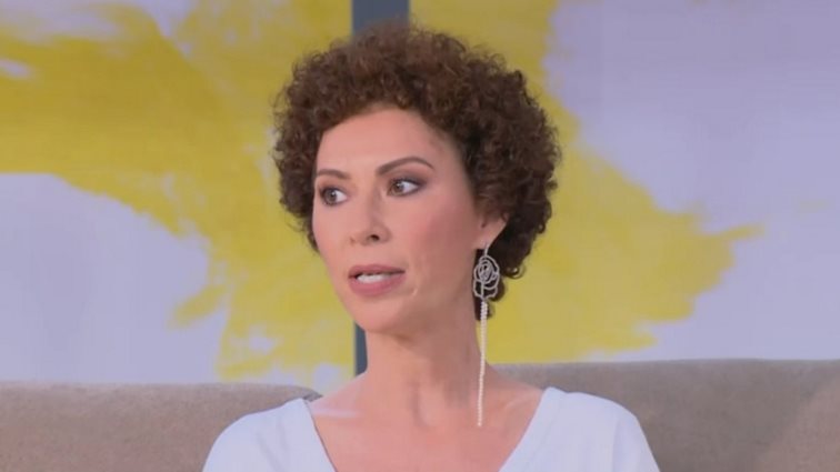 Συγκινεί η Δώρα Χρυσικού: &quot;Από σήμερα θα παίζω με τα φυσικά μου μαλλιά&quot;