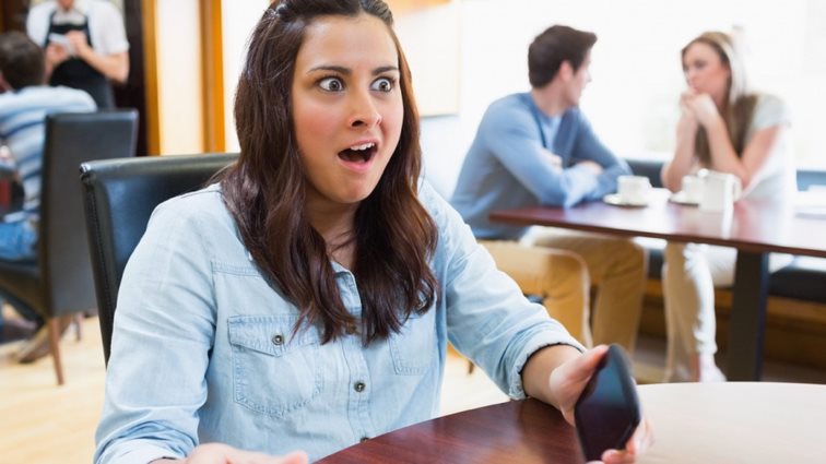 Τι να κάνεις όταν σε αντιπαθούν οι φίλες της
: Όταν το crew της σου γίνεται εμπόδιο.
