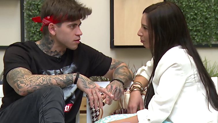 Power Of Love: Αλέξανδρος &amp; Μαρίνα: Τα καυτά φιλιά αναστάτωσαν συμπαίκτες &amp; τηλεθεατές!