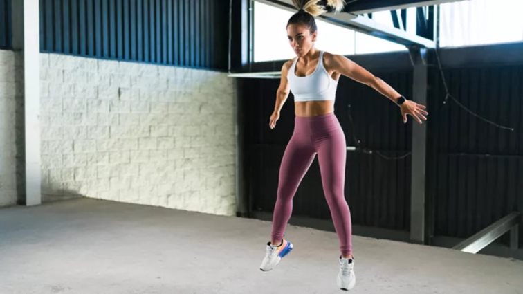 Κάψε λίπος στο φουλ: Oι 6 καλύτερες ασκήσεις για το σπίτι και το γυμναστήριο