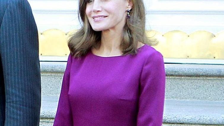 Βασίλισσα Letizia: Λέει "ναι" στο φλοράλ το χειμώνα
