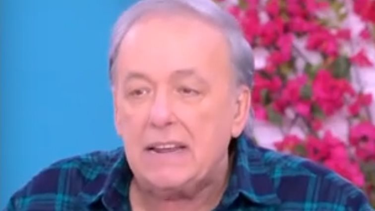 Ξέσπασε ο Ανδρέας Μικρούτσικος στον αέρα της &quot;Super Κατερίνας&quot;: &quot;Ξεχνάτε την ηλικία μου και δεν δέχομαι μαθήματα περί ρεπορτάζ&quot;