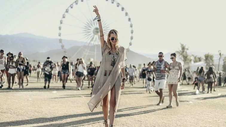 Coachella 2018: 7 beauty looks που αποδεικνύουν ότι οι stars αγαπούν τα '90s

