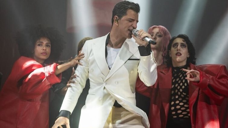 Ατύχημα για τον Σάκη Ρουβά on stage - Πάγωσαν οι θεατές