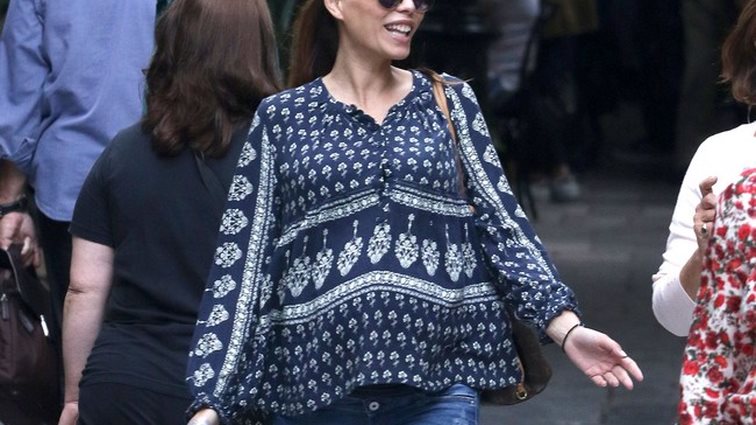 Ιωάννα Σρόιτερ: Καθημερινές στιγμές λίγο πριν γεννήσει: Φωτογραφίες