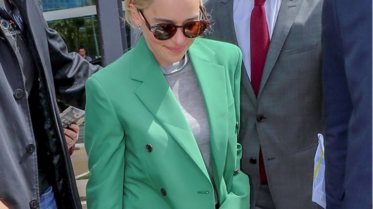 Emilia Clarke: Εμφανίστηκε με το outfit που θέλουμε να φοράμε όλη την άνοιξη
