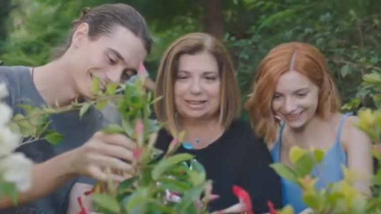 Γιάννα Παπαδάκου: Σε ρόλο... κηπουρού στο trailer για το νέο πρόγραμμμα του Alpha