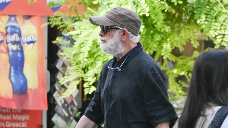Ο Πέτρος Φιλιππίδης σε σπάνια δημόσια εμφάνιση μετά την πυρκαγιά