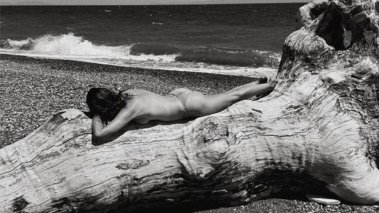 Η Βίκυ Καγιά πιο σέξι από ποτέ, topless στην παραλία