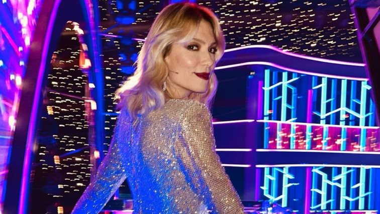 Η Βίκυ Καγιά με κατακόκκινα μαλλιά | Το hair look που δεν περιμέναμε