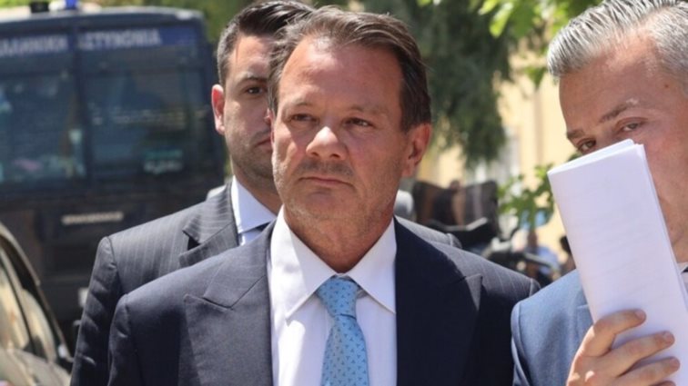 Ατύχημα στη θάλασσα για τον Απόστολο Λύτρα - Το σκάφος του προσάραξε σε ξέρα στην Σαντορίνη