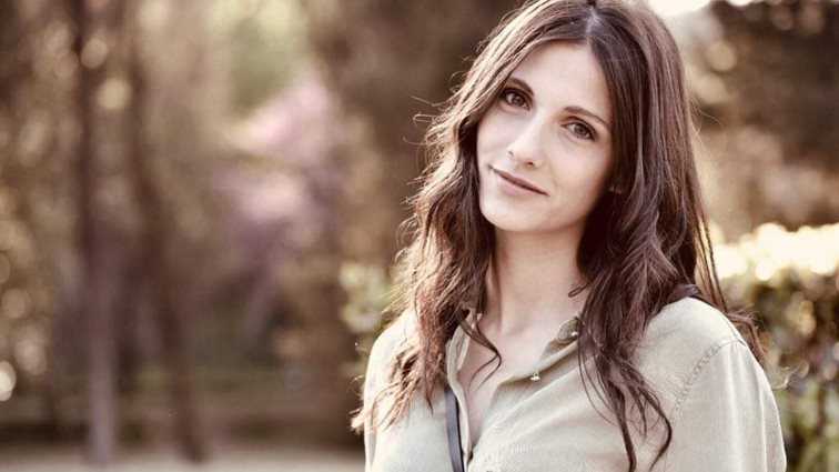 Ειρήνη Καραγιώργη: Κι όμως δεν είναι σενάριο! Η πρωταγωνίστρια των «8 Λέξεων» έμεινε έγκυος στα 16 και παράτησε το σχολείο