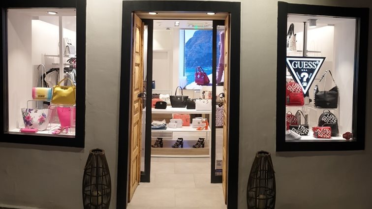 GUESS Store Mykonos: Ο απόλυτος προορισμός για τα ψώνια στο «νησί των ανέμων»