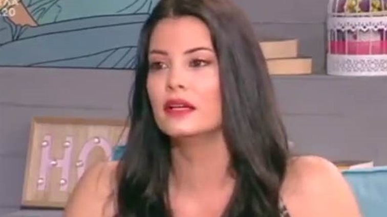 Η Μαρία Κορινθίου στη Φαίη Σκορδά: Το άγνωστο πρόβλημα υγείας που αντιμετώπισε το τελευταίο διάστημα: «Δεν μπορούσα να μιλήσω»