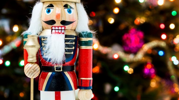 X-mas Crash Test In Athens: Η Μάρω Παρασκευούδη βαθμολογεί τα πιο γιορτινά μέρη της Αθήνας