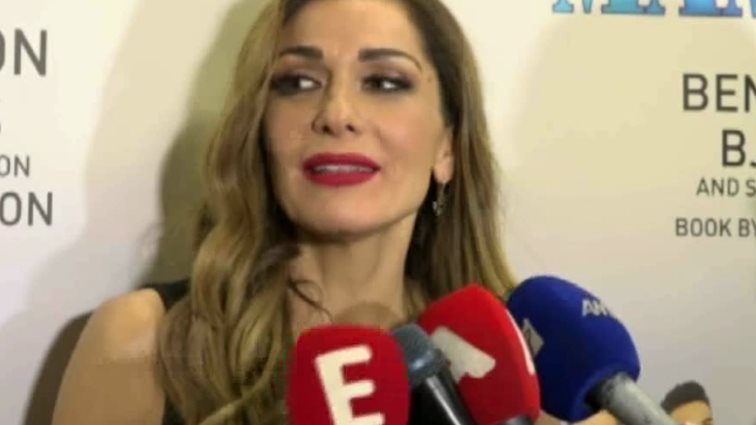 Δέσποινα Βανδή: Επίσημη πρεμιέρα με τον Ντέμη Νικολαΐδη στο πλευρό της: Video