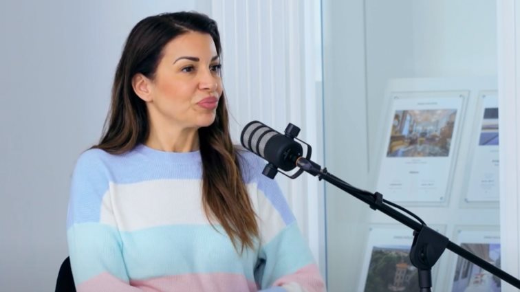 Συγκλονίζει η Ελένη Χατζίδου: &quot;Ξύπνησα ένα πρωί και δεν μπορούσα να κουνηθώ - Έβλεπα τη μαμά μου που έκλαιγε κρυφά&quot;