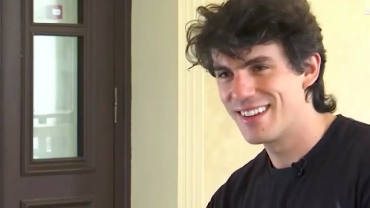 Δημήτρης Καπουράνης: &quot;Δεν με προστατεύω πολύ συχνά, με προστάτευαν οι γονείς μου πολύ&quot;