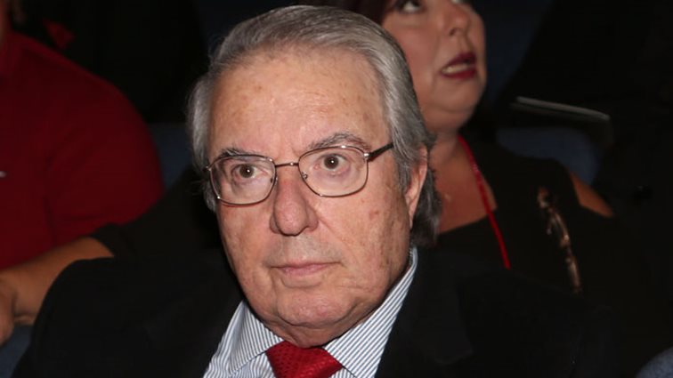 Γιώργος Μπαμπινιώτης: Το συγκινητικό «αντίο» στα δύο παιδιά που έχασαν τη ζωή τους από την πυρκαγιά στο Μάτι