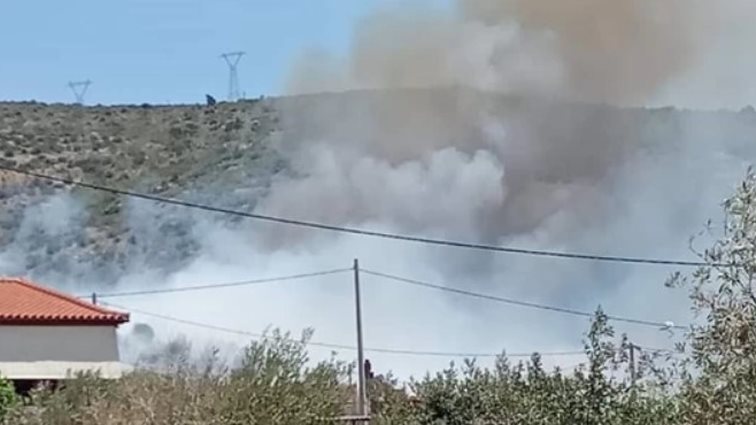 Μάχη με τις φλόγες στη Γλυφάδα: Εντολή εκκένωσης σπιτιών στην Άνω Βούλα [εικόνες, βίντεο]