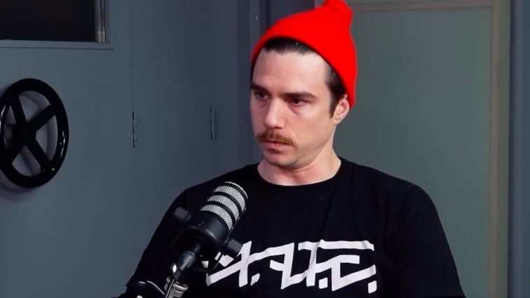 Δημήτρης Κίτσος: "Όταν κουβαλάς ένα τραυματικό παρελθόν, που πιθανόν κουβαλά κακοποιήσεις..."