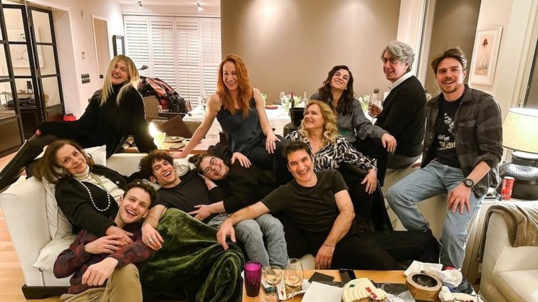 Το καστ του &quot;Maestro&quot; έκανε reunion και ο Χριστόφορος Παπακαλιάτης φούντωσε τις φήμες συνέχειας της σειράς