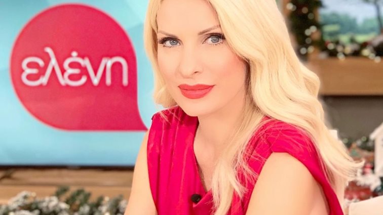 Ελένη Μενεγάκη : Με ανοιξιάτικο look που άφηνε ακάλυπτη τη γυμνασμένη κοιλιά της