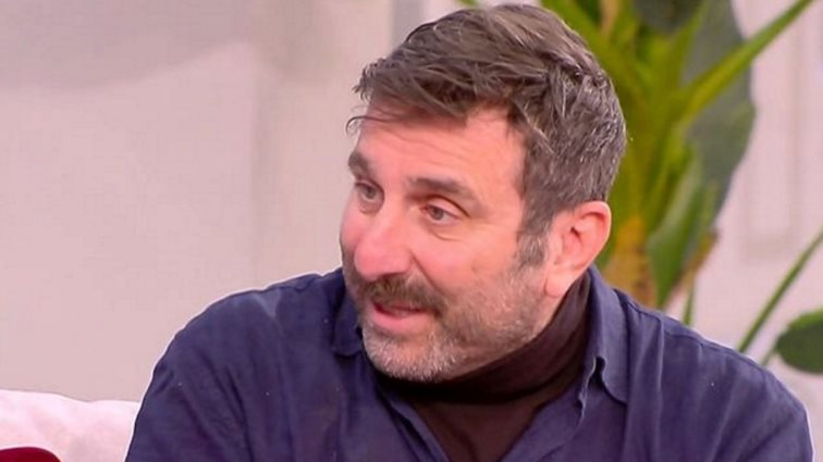 Ηλίας Βαλάσης: &quot;Έλεγα ψέματα 30 φορές την ημέρα - Έκανα τον λυπημένο για να γλιτώσω από το ξύλο&quot;