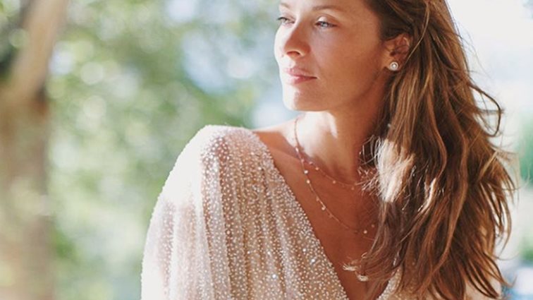 Anita Brand: 5 λόγοι που ήταν η πιο ωραία νύφη που έχουμε δει τα τελευταία χρόνια
