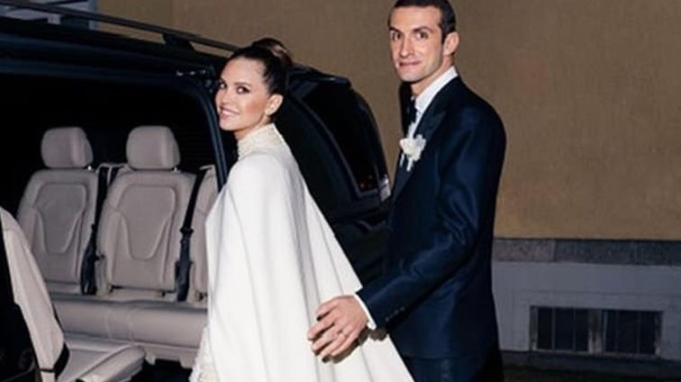 Σταύρος Νιάρχος &amp; Ντάσα Ζούκοβα: Παντρεύτηκαν! Το αριστοκρατικό νυφικό και οι διάσημοι καλεσμένοι